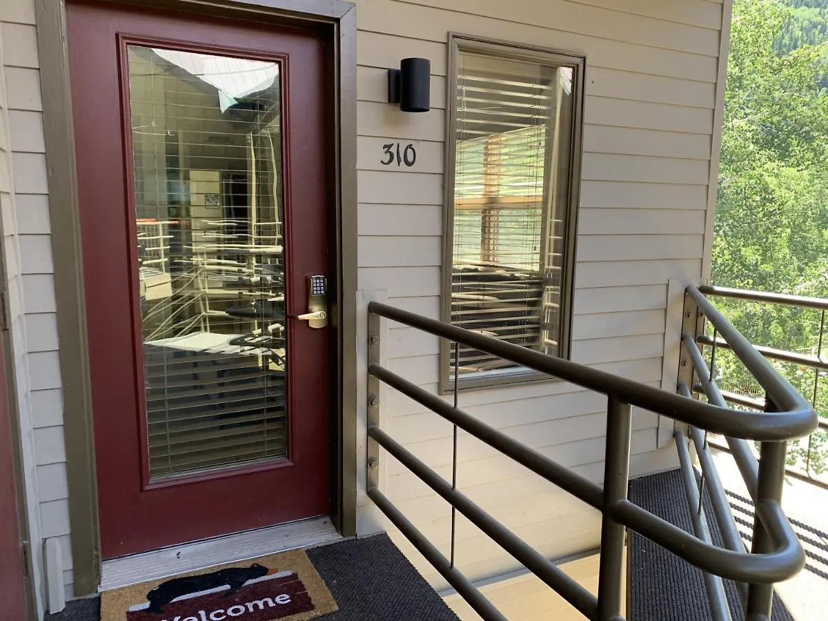 Cloud Nine, Walk To Gondola, Floor On River & Hot Tub Apartment
