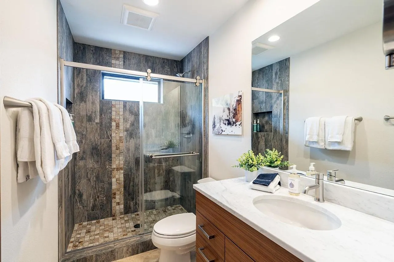 Apartmán Big & Bright Hidden Gem With Garage, Hot Tub, Lux Kitchen *
