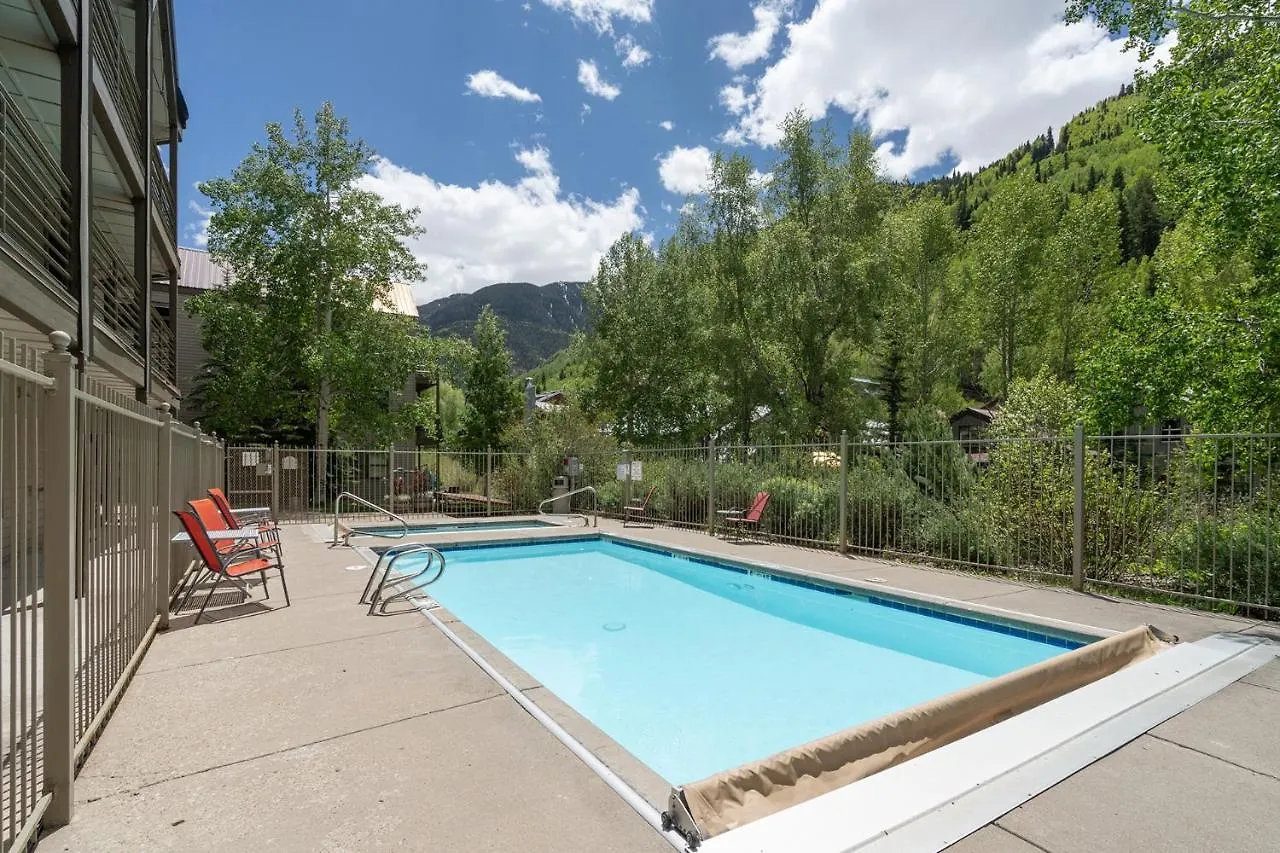 Walk To Ski, Stylish & Bright! Ground Floor, Hot Tub, Pool