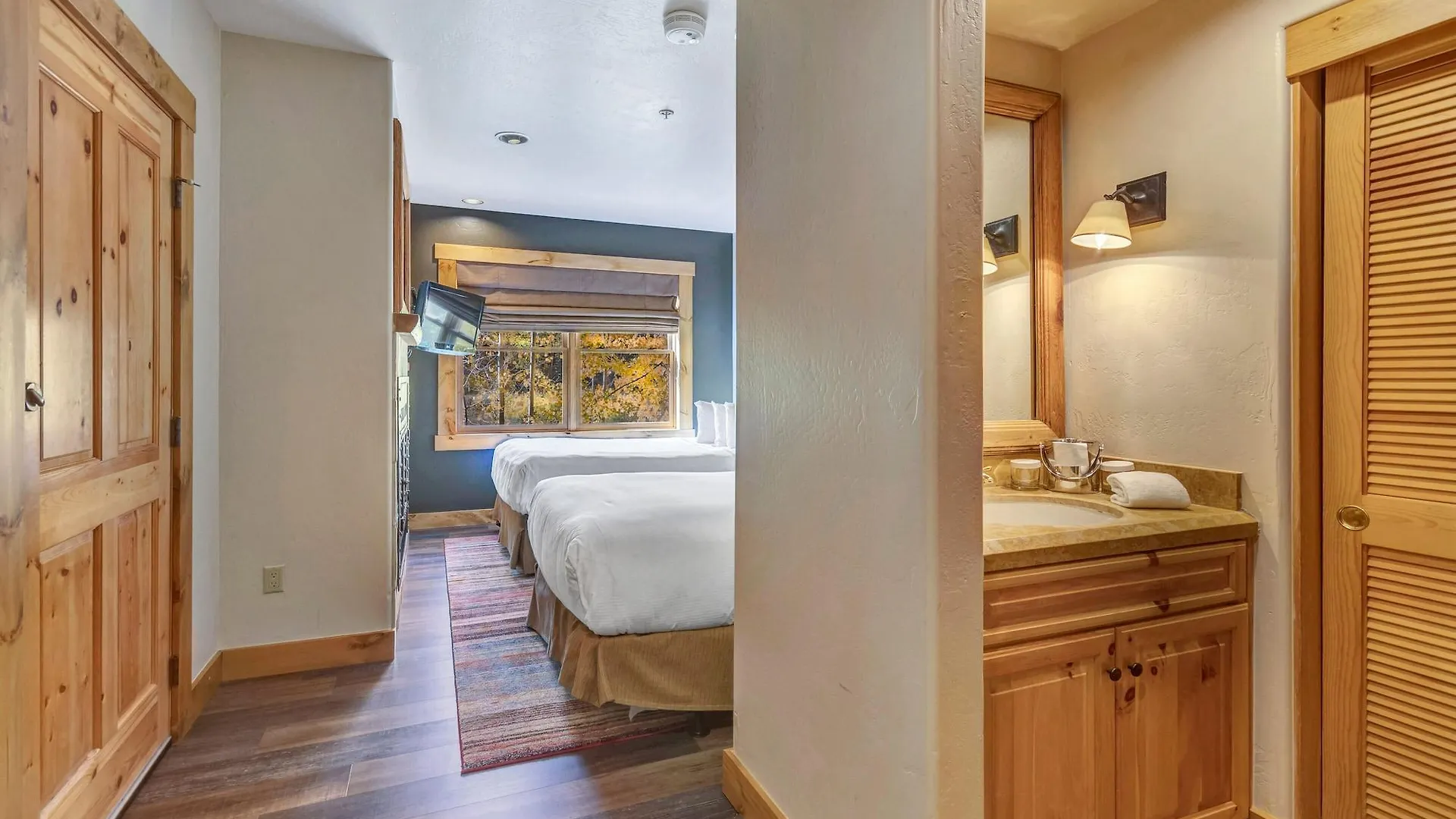 Mountain Lodge *