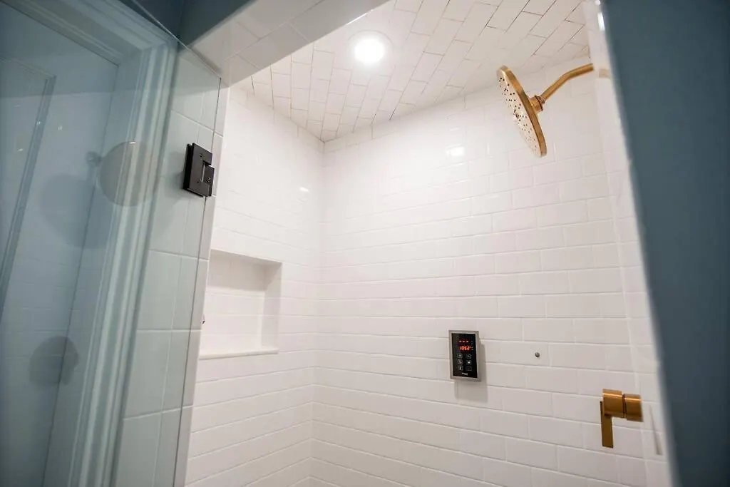 Premier Downtown With Pool, Hot Tub & Parking Apartment *
