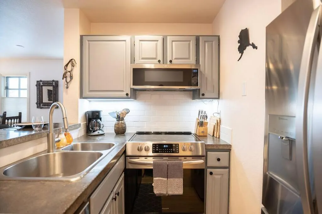 Premier Downtown With Pool, Hot Tub & Parking Apartment *