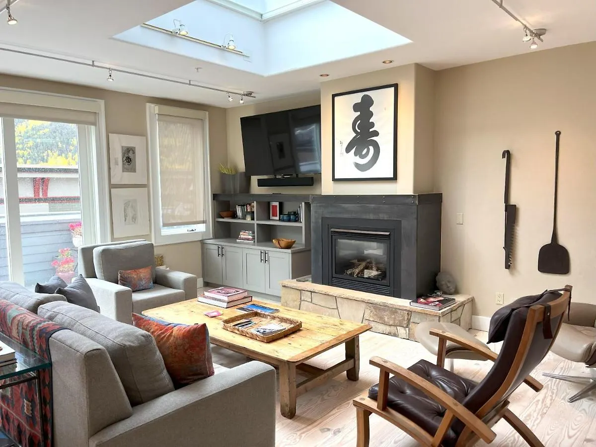 Penthouse #2 At Diamondtooth - Location And Views! Apartment *