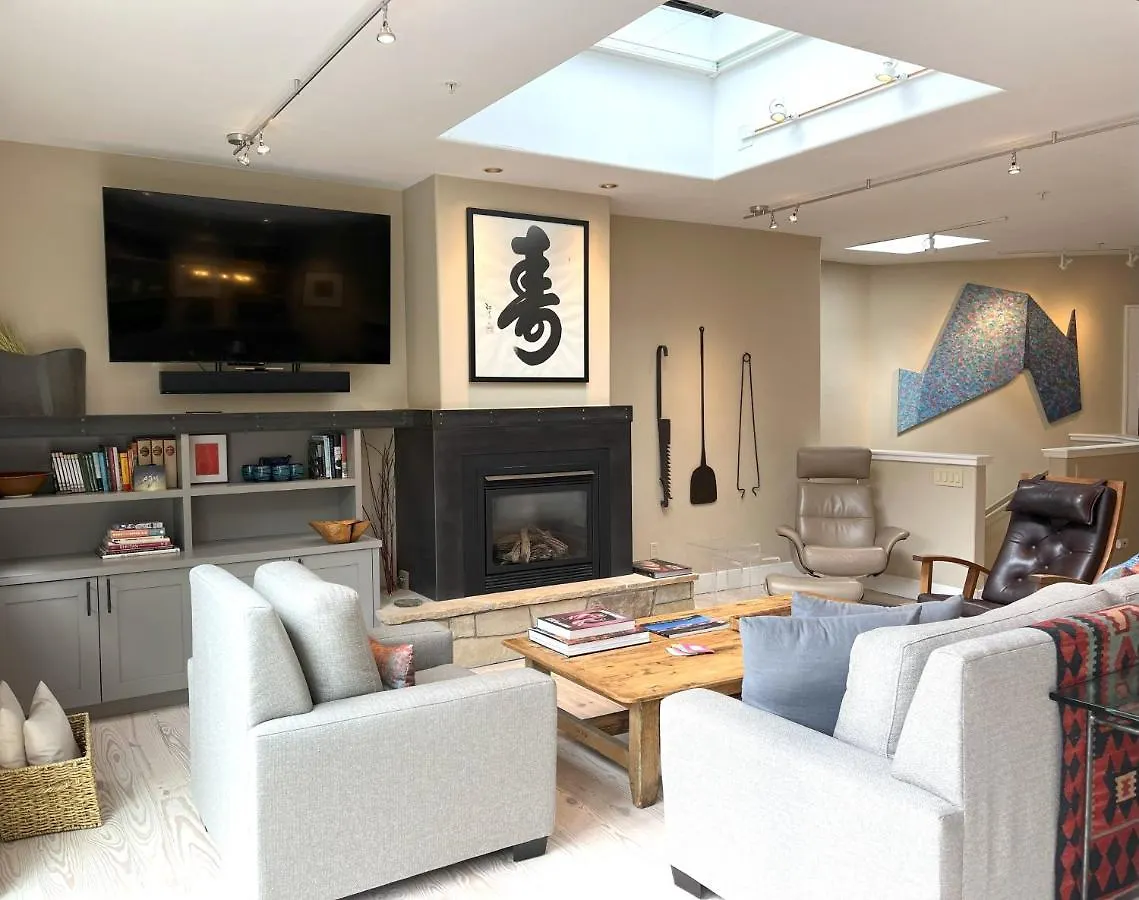 Penthouse #2 At Diamondtooth - Location And Views! *