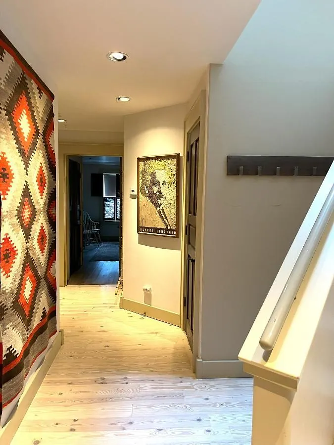 Penthouse #2 At Diamondtooth - Location And Views!