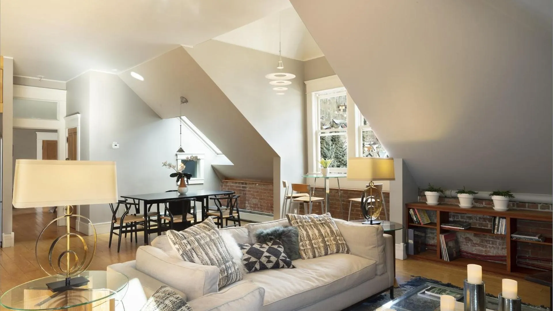 Apartment Ajax Loft Apts *