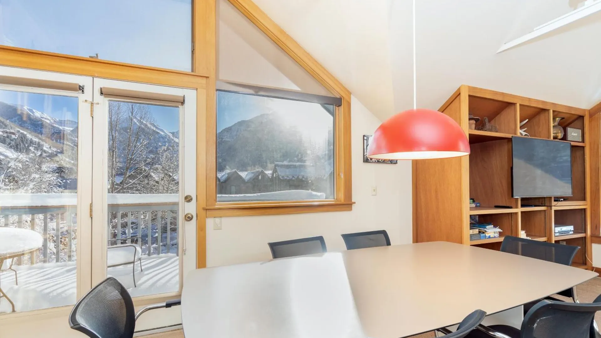 Three Bedroom Boasts Great Views Of The Area! Holiday home *