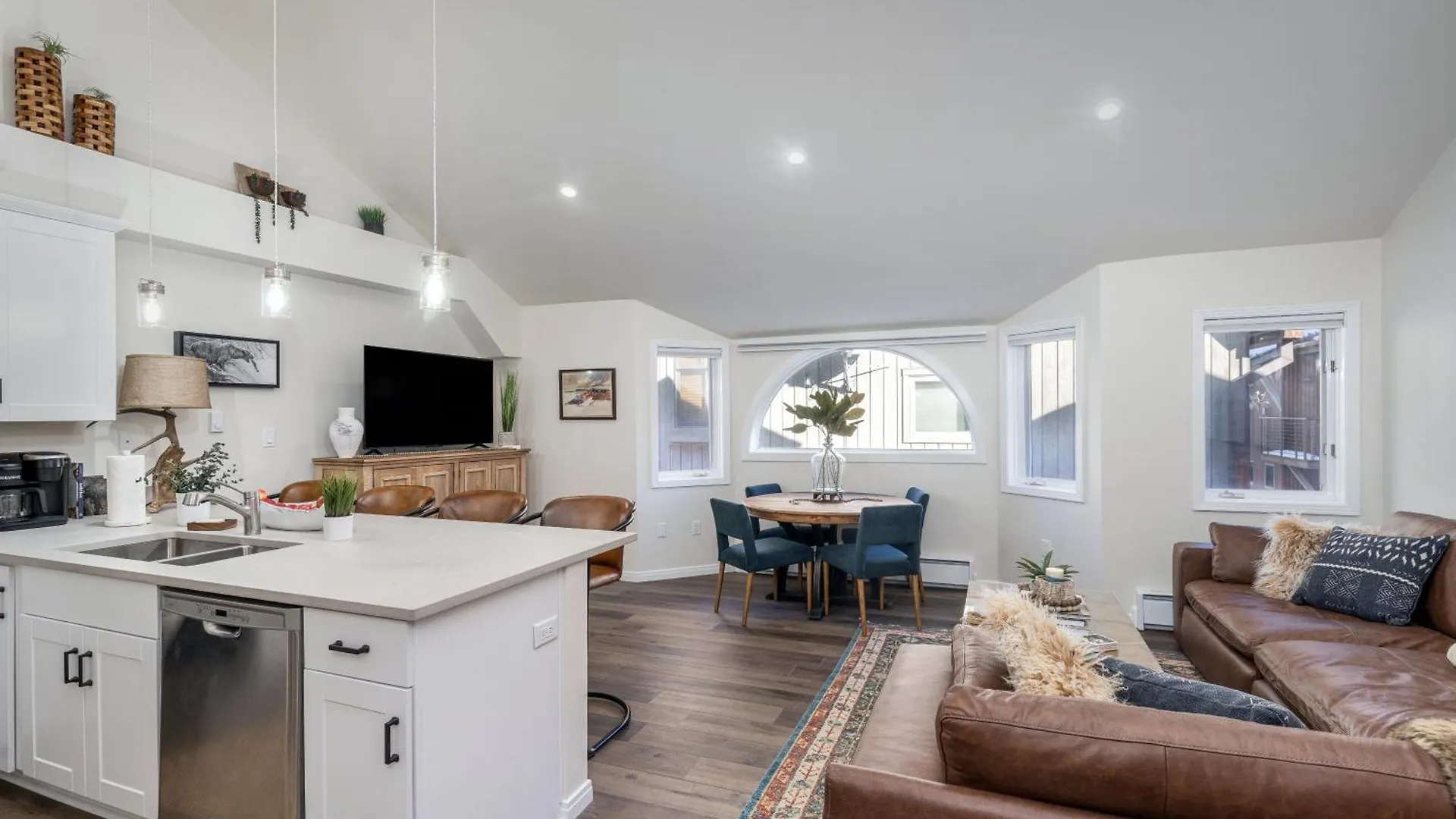 Newly Remodeled 2nd Floor Lulu Holiday home *