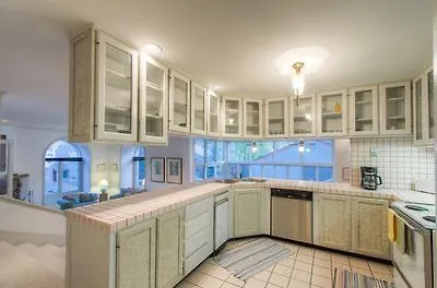 Village 348 Apartment *