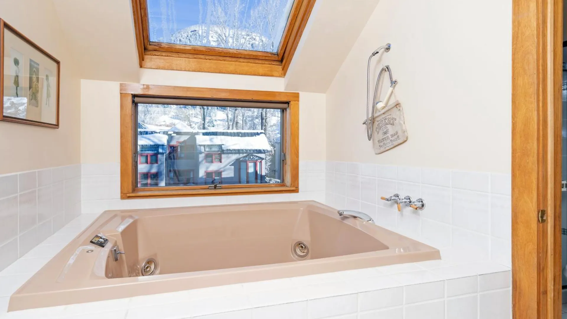 Holiday home Three Bedroom Boasts Great Views Of The Area!
