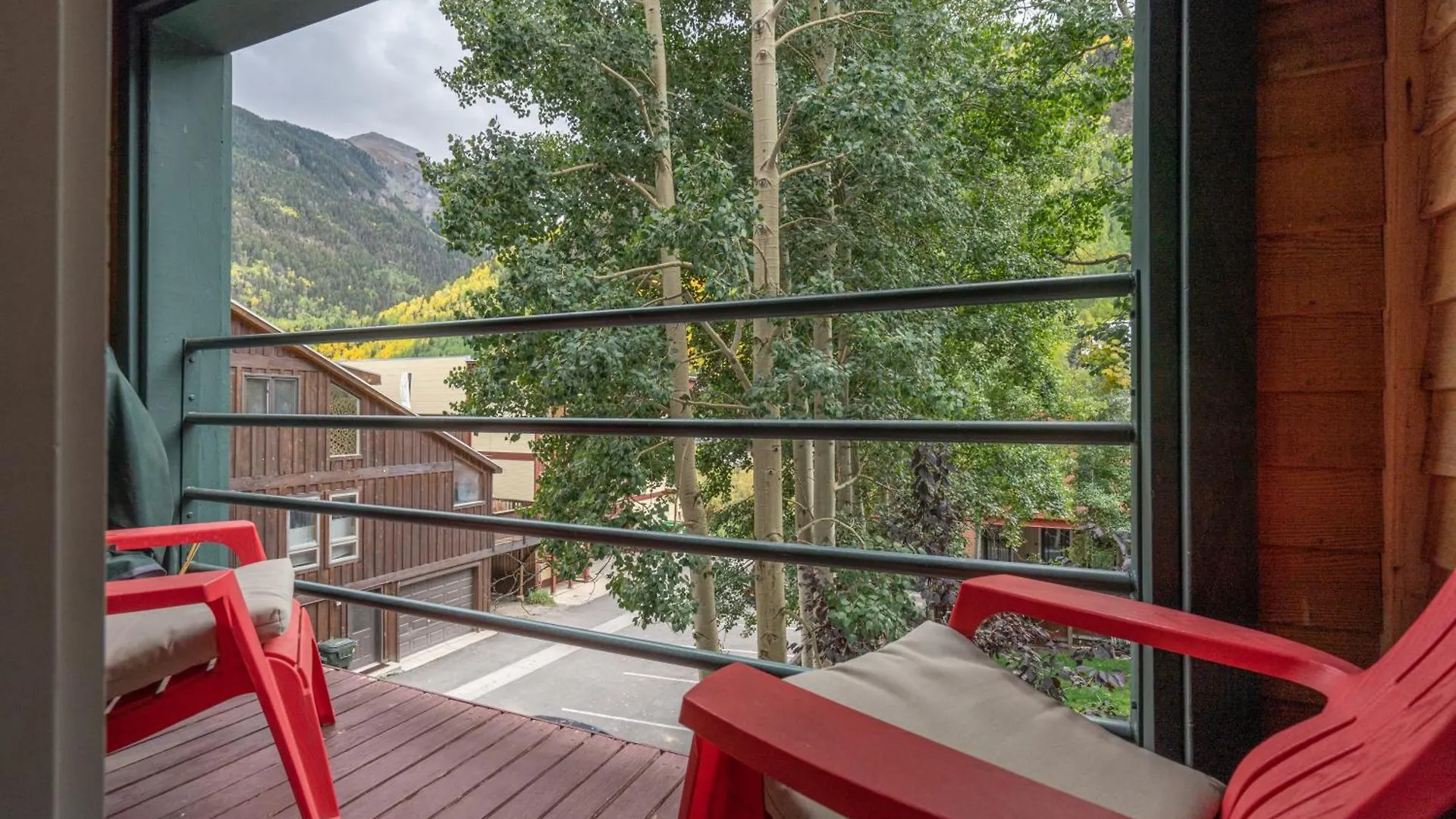 Cozy Two Bedroom In The Middle Of It All! Holiday home *