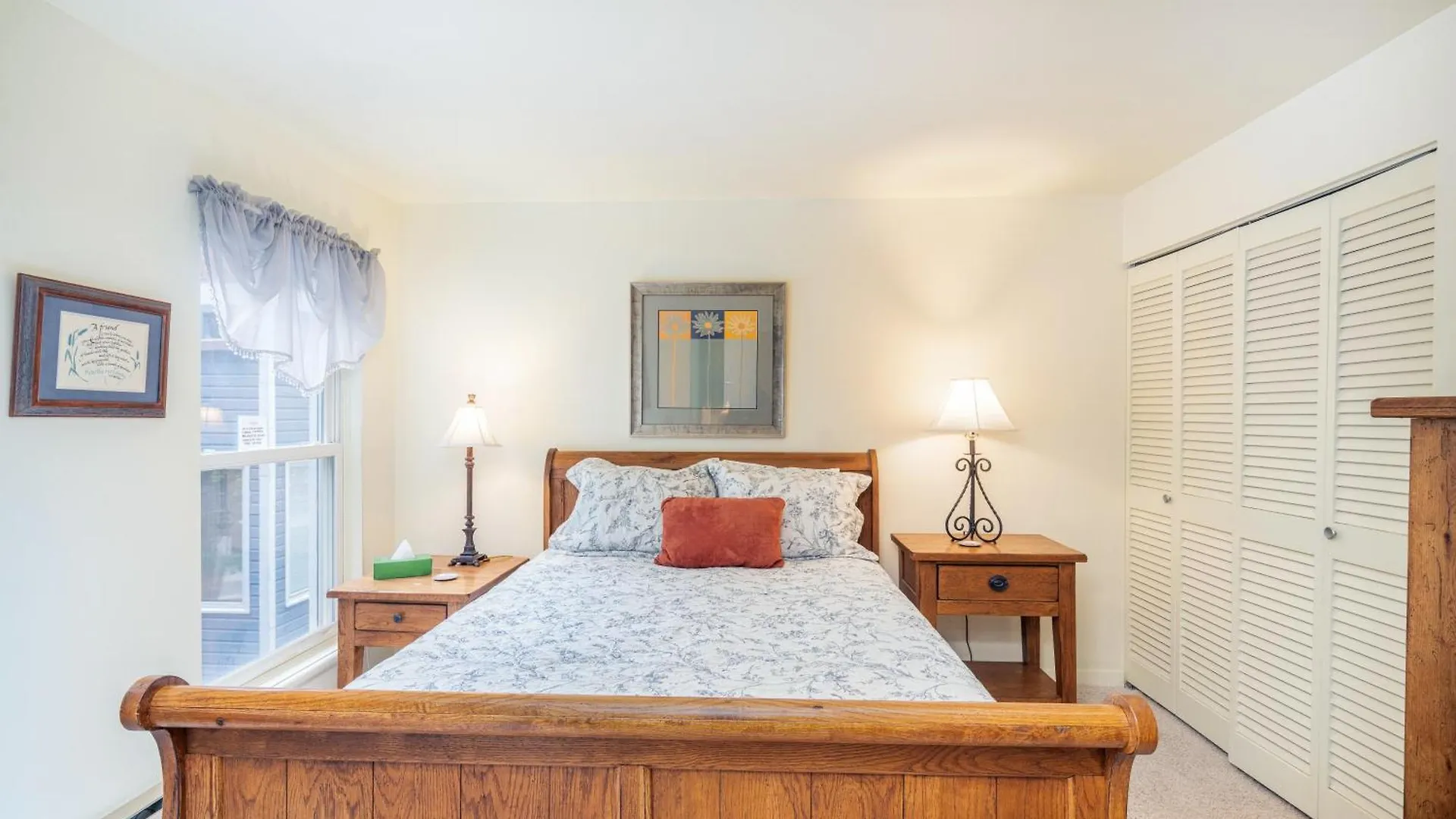 Cozy Two Bedroom In The Middle Of It All! Holiday home