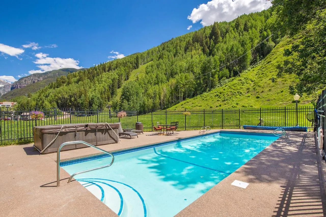 Ski-in Ski-out Ground Floor Easy Access Holiday home *
