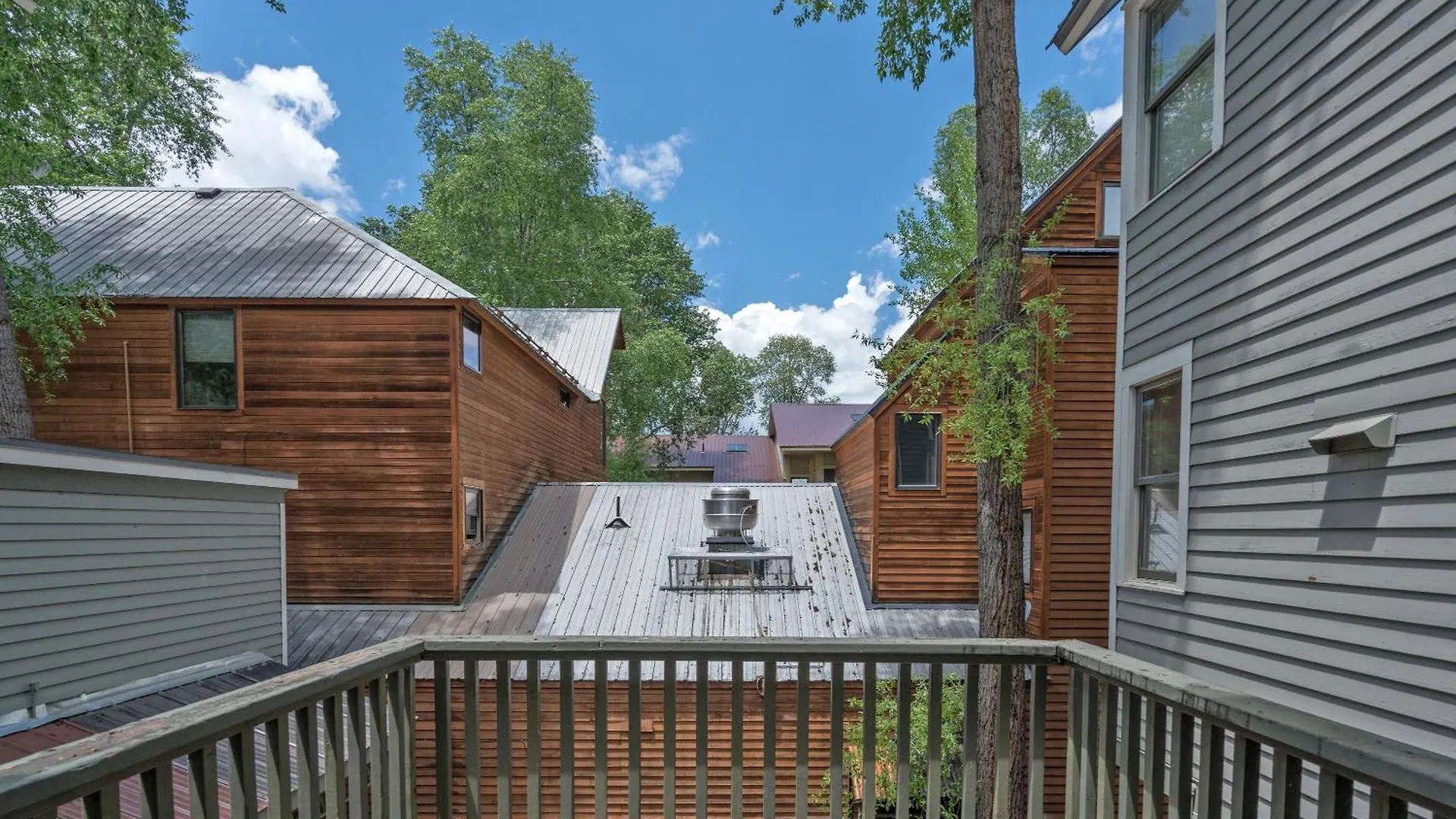 Classic Condo, Steps To Chair 7 And On Shuttle Route Holiday home *