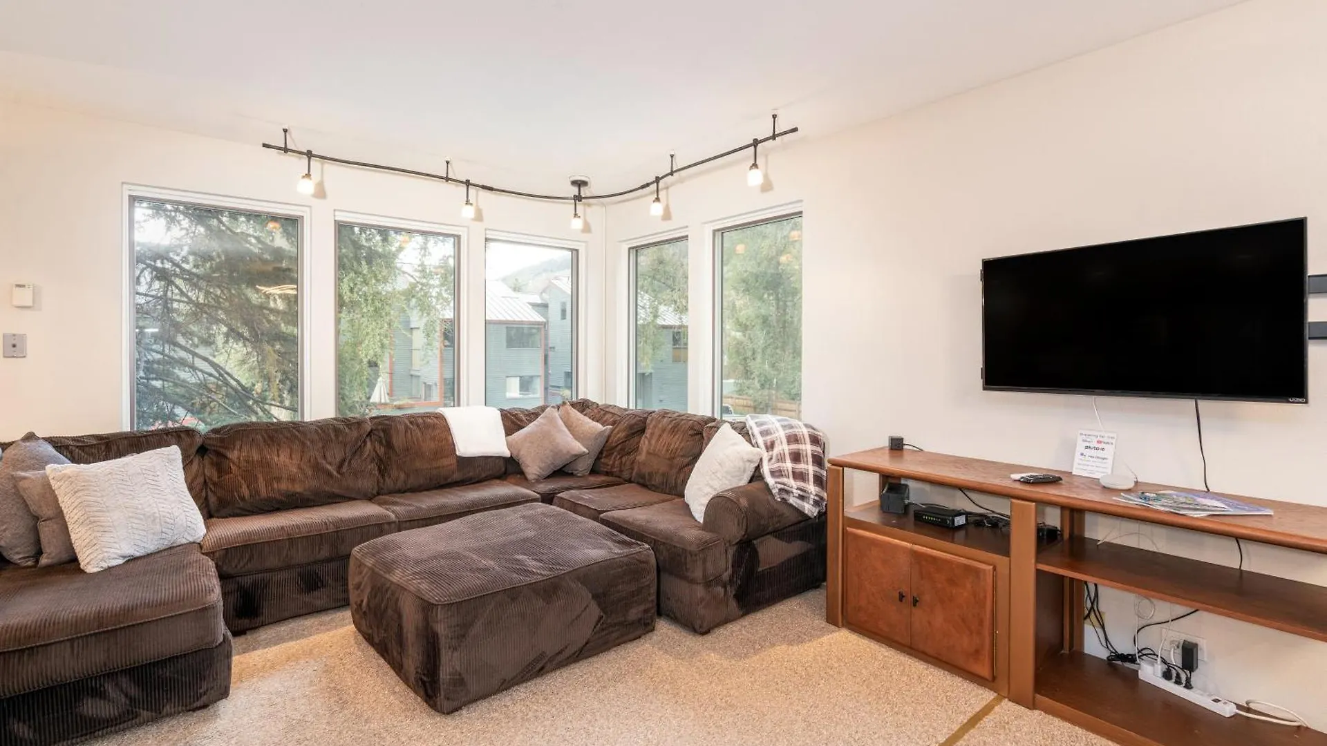 Holiday home South Facing Close To Access, Groceries, Shops And Restaurants