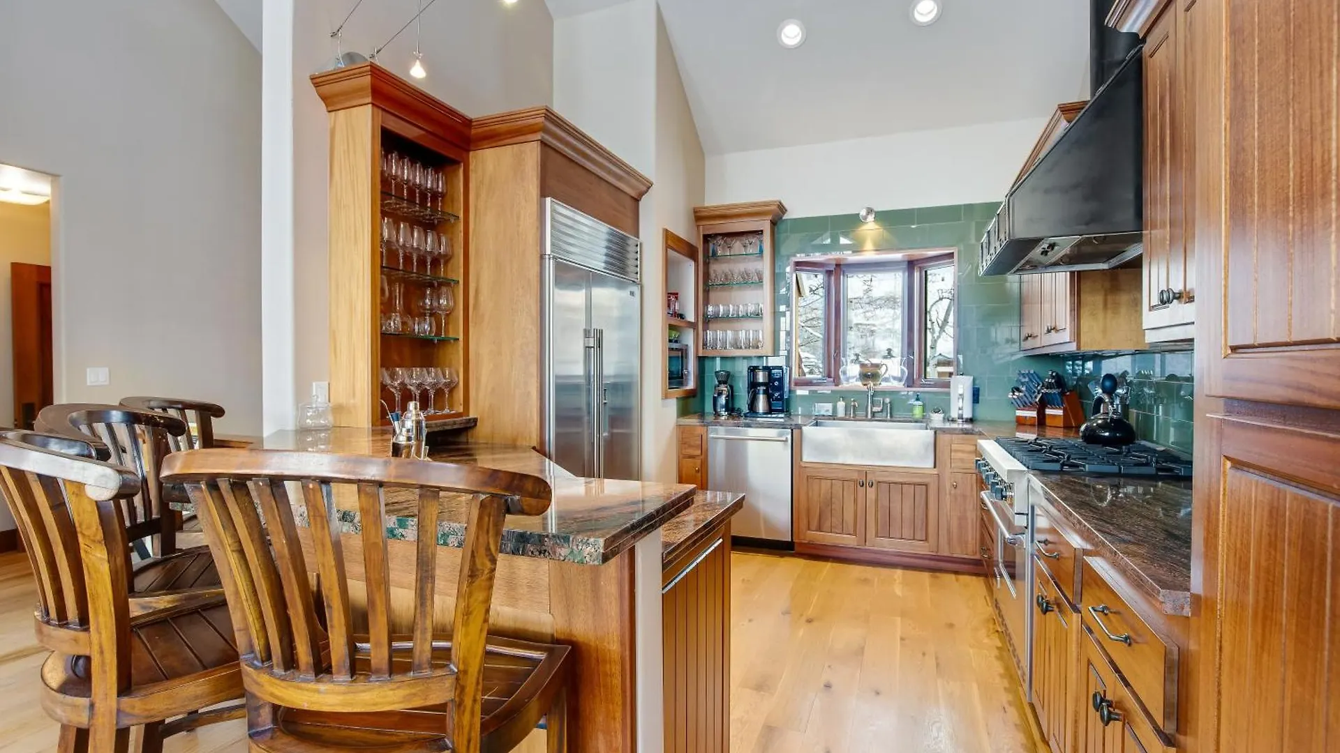 Crystal View Apartment