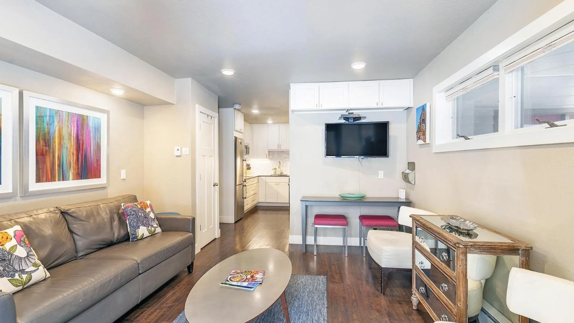 Walk To Ski, Stylish & Bright! Ground Floor, Hot Tub, Pool *