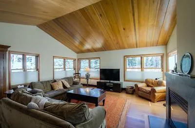 Cascades A1 Apartment