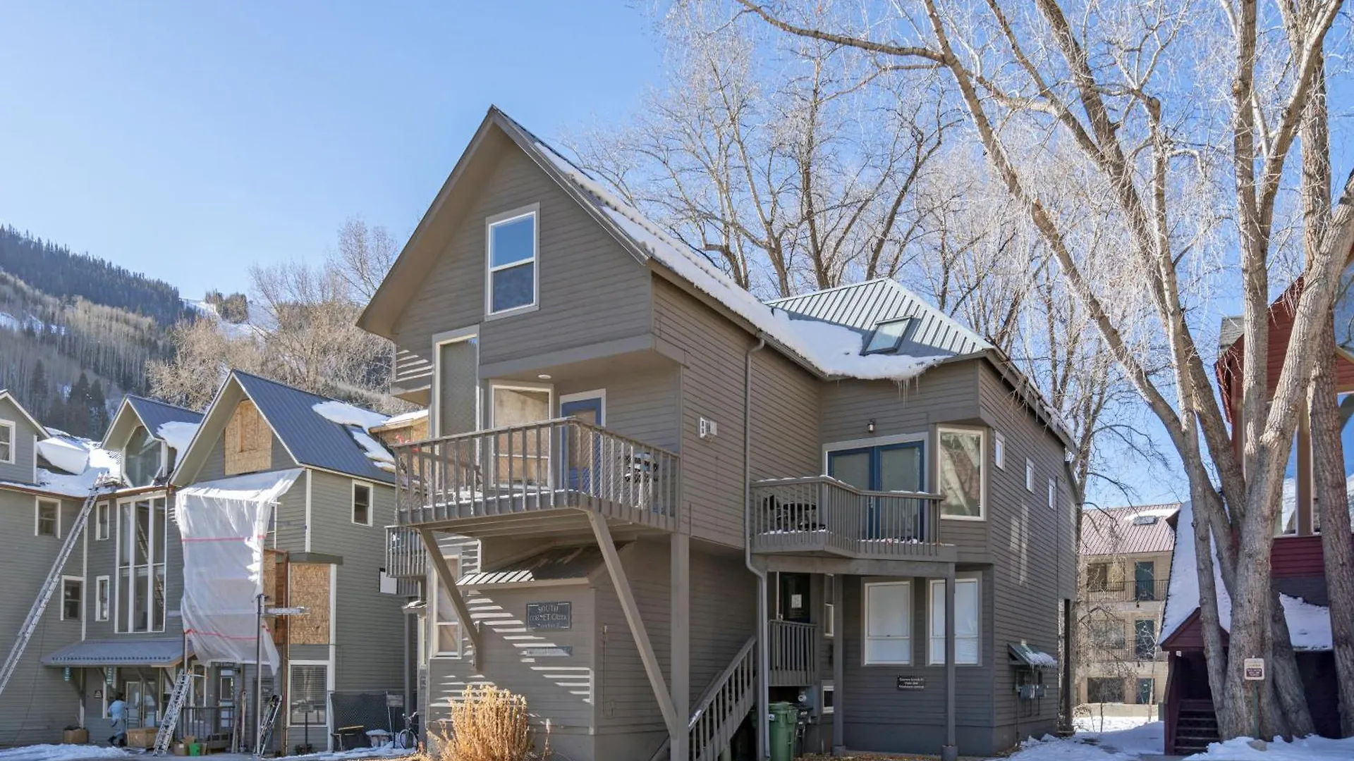 Tri-level Condo, Close To Coonskin Lift!