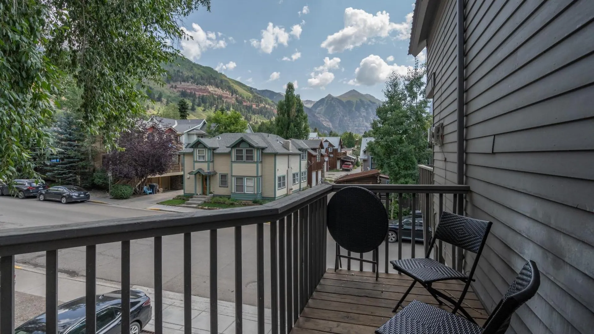 Tri-level Condo, Close To Coonskin Lift!