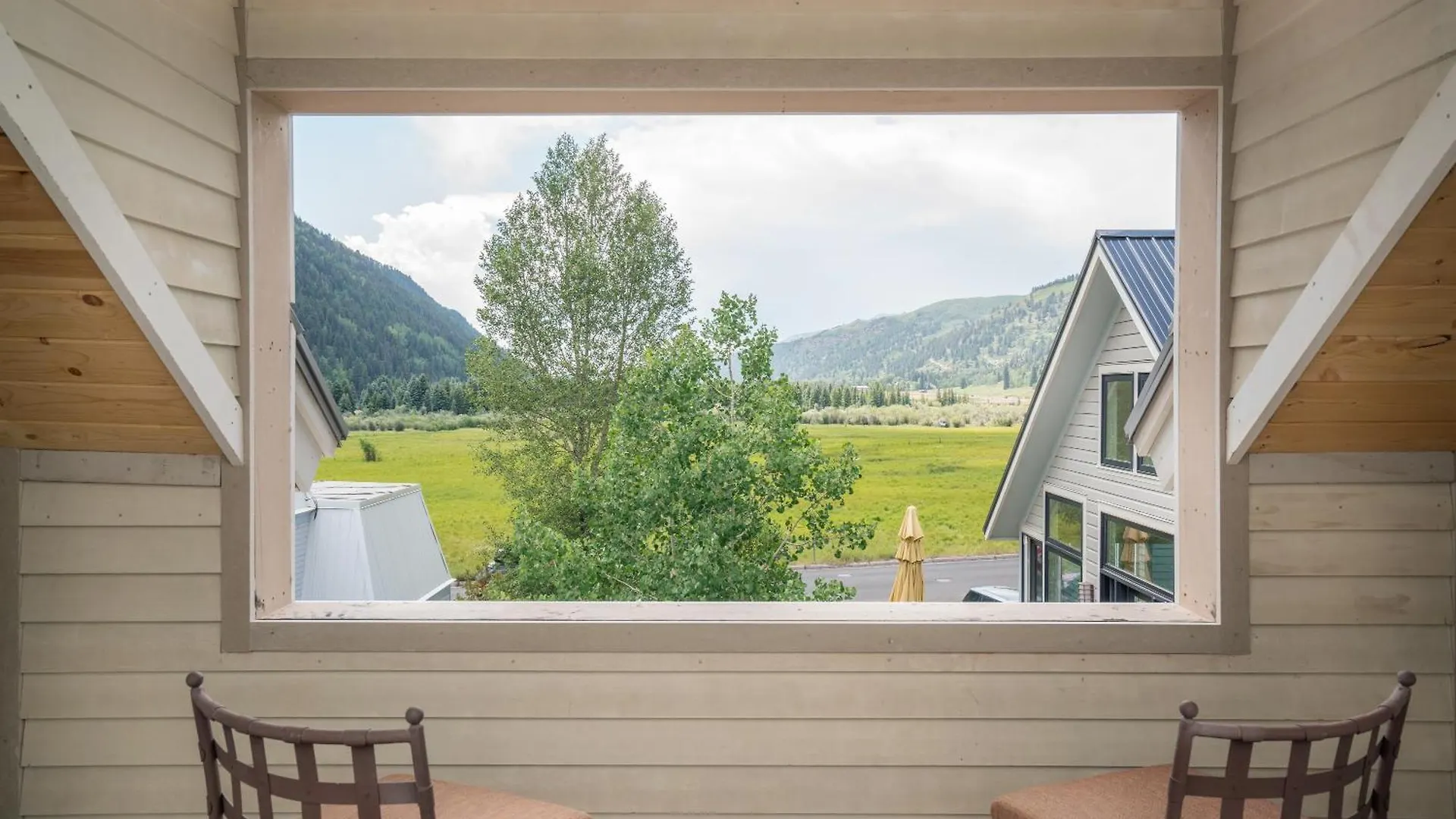 Will Brand New Mountain Contemporary Holiday home
