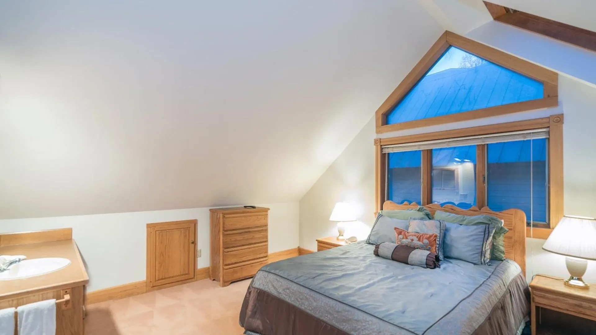 Holiday home Mountain House East By Avantstay Close To The Slopes And Town