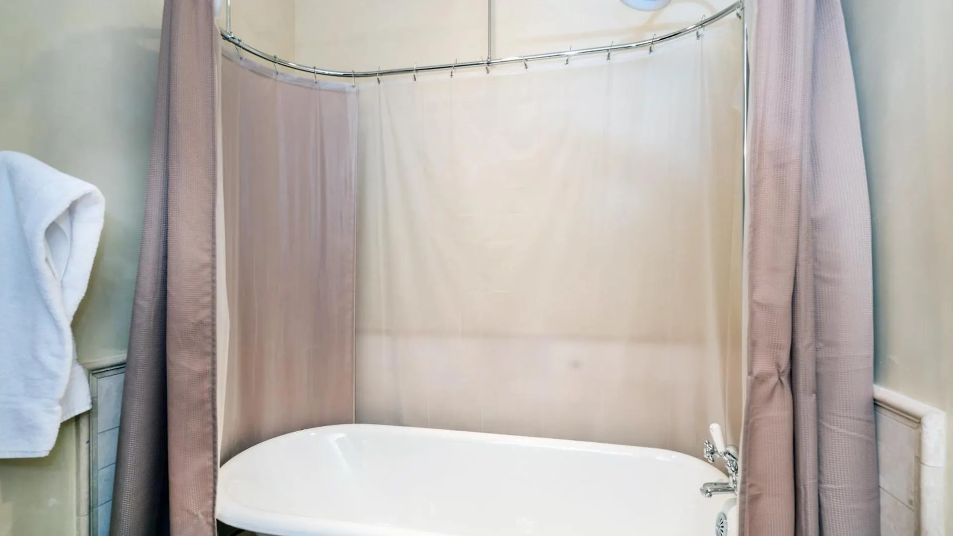 At Tristant 137 By Avantstay In Out W Panoramic Views Hot Tub