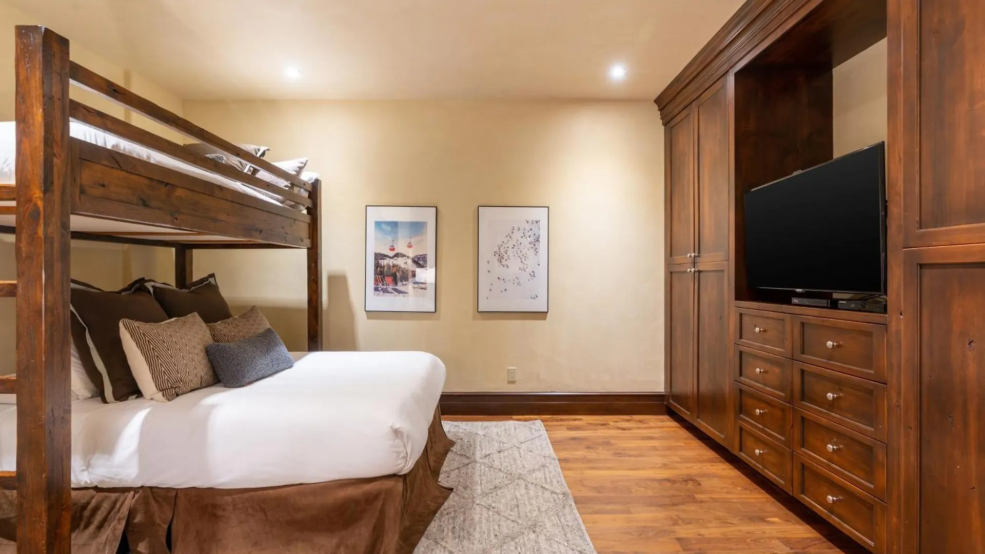 Holiday home Townhome On The Creek 135 By Avantstay In Out W Hot Tub *