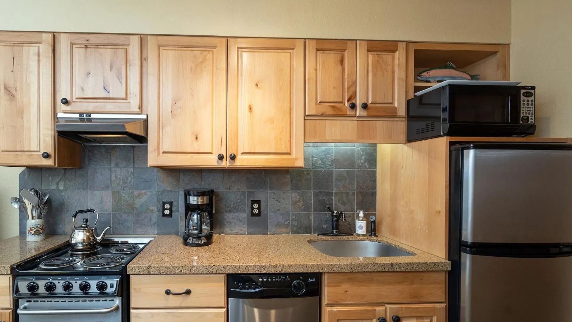 Apartment Riverfront, Blocks To - Mtn Views, Hot Tub At Viking 217 Telluride