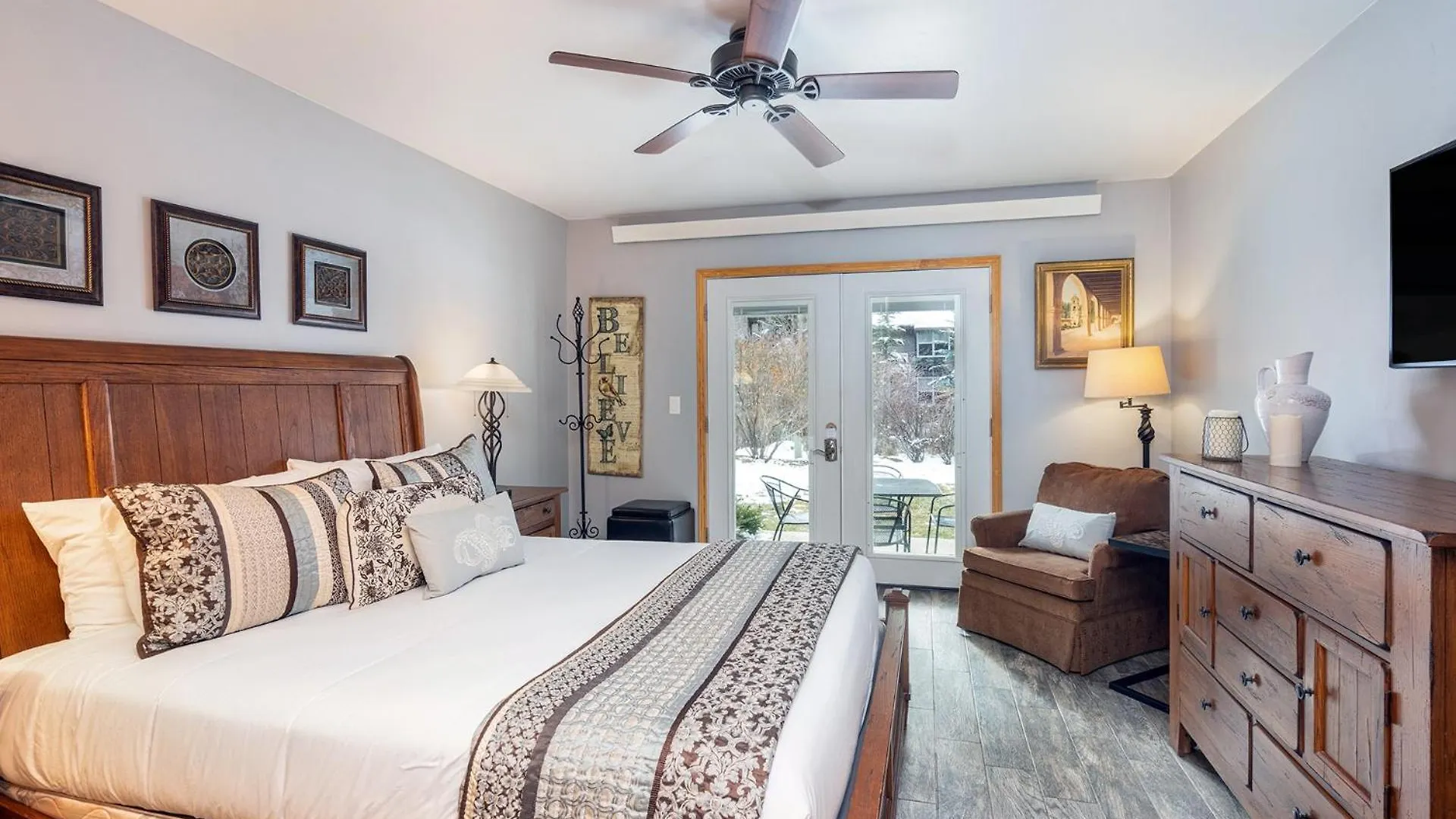Ground Floor On River Trail, Walk To *