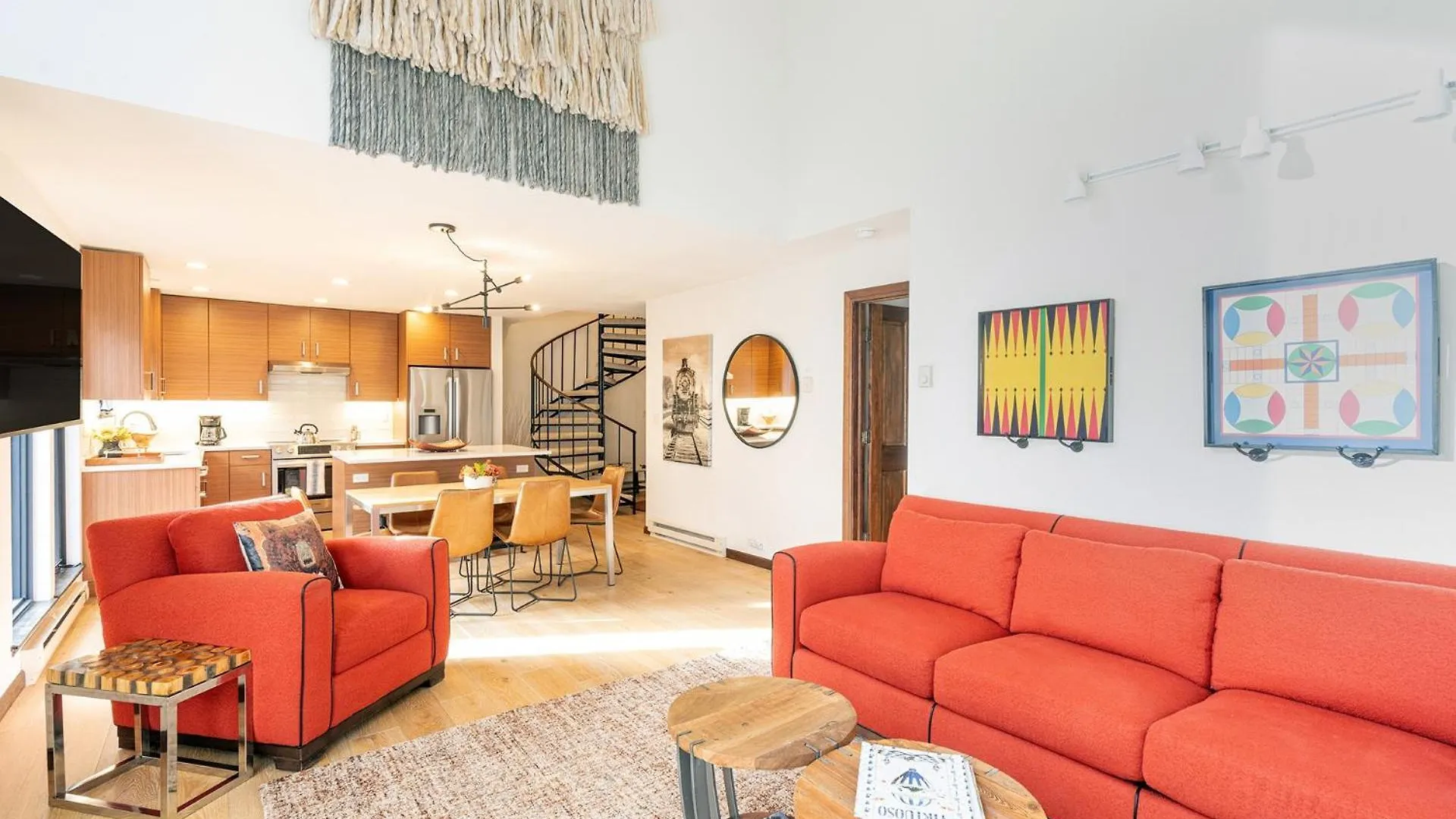 Big & Bright Hidden Gem With Garage, Hot Tub, Lux Kitchen Apartmán *