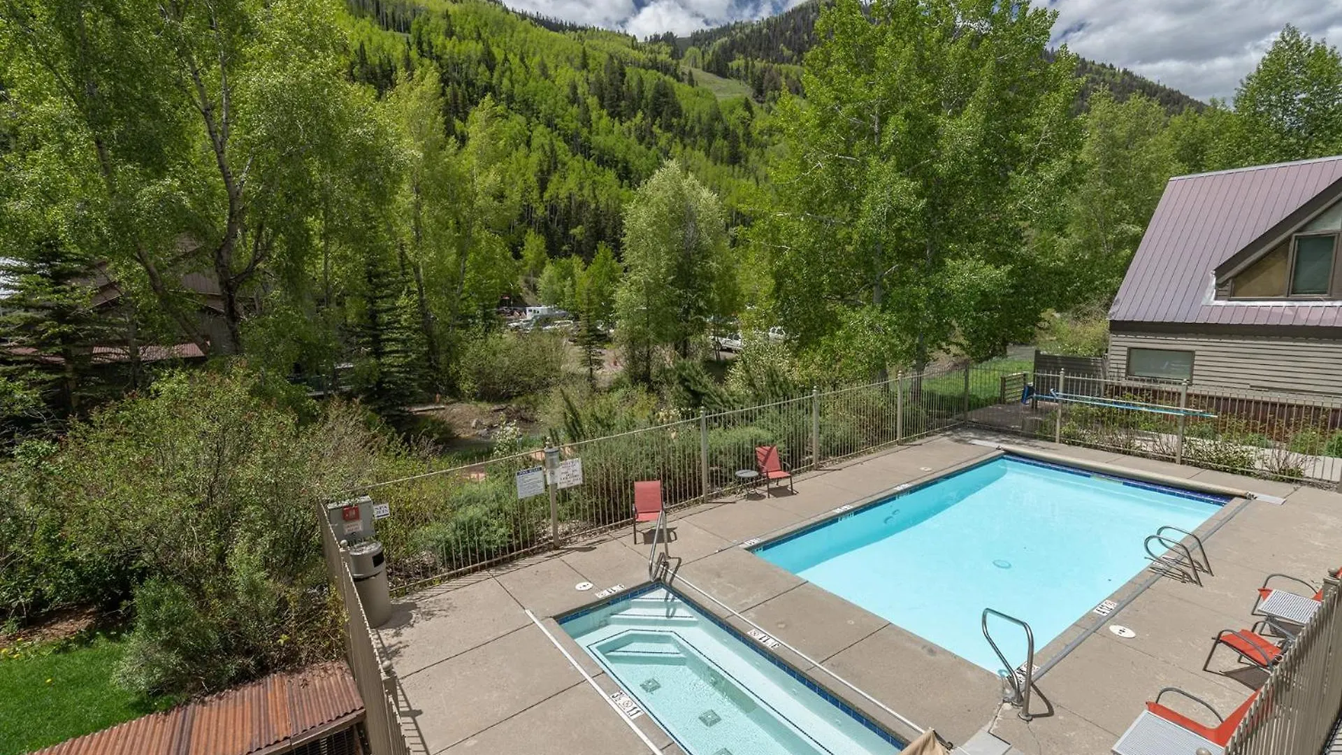 Chic, Modern - Walk Anywhere Viking 206 Telluride