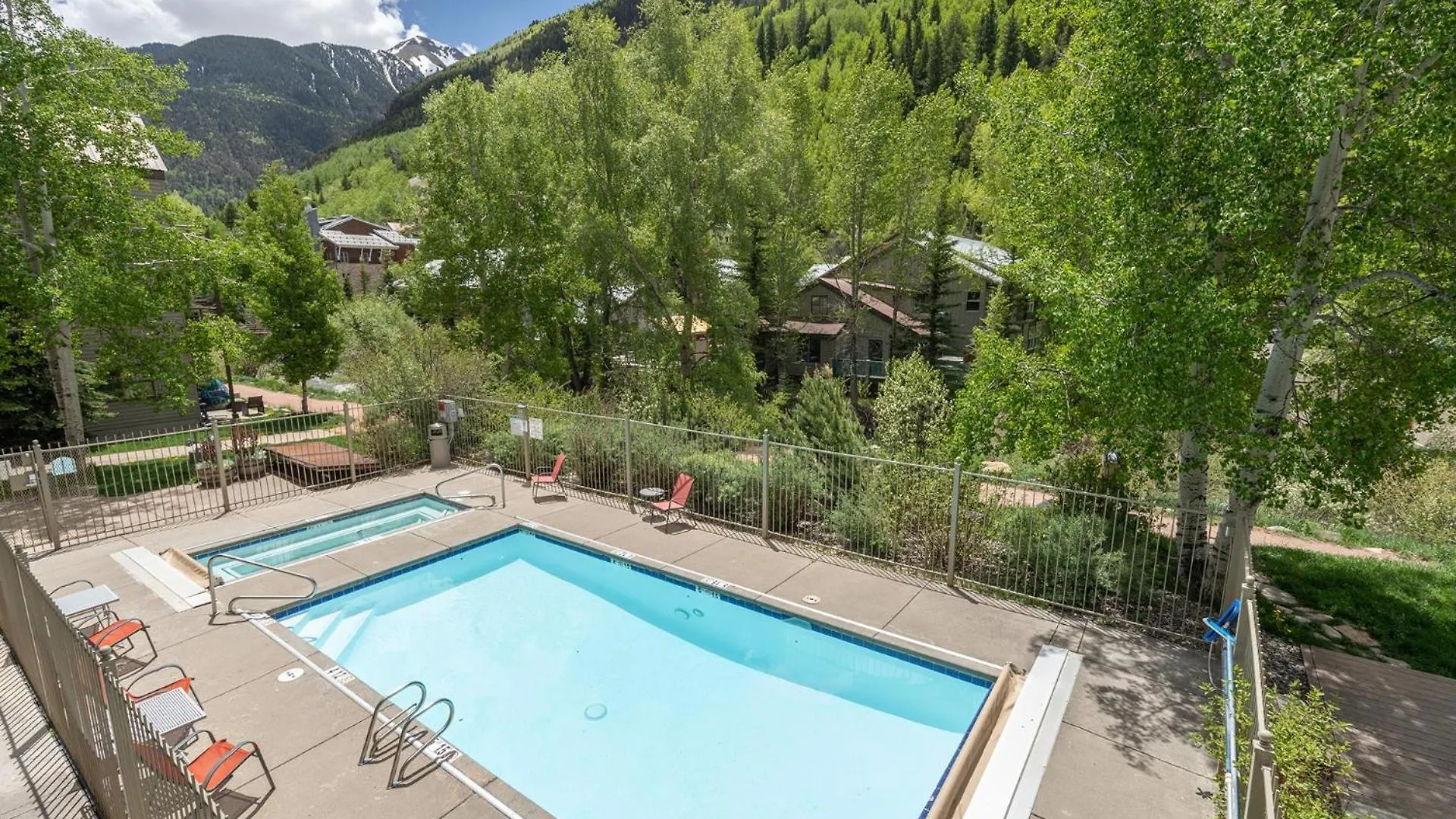Apartment Chic, Modern - Walk Anywhere Viking 206 Telluride