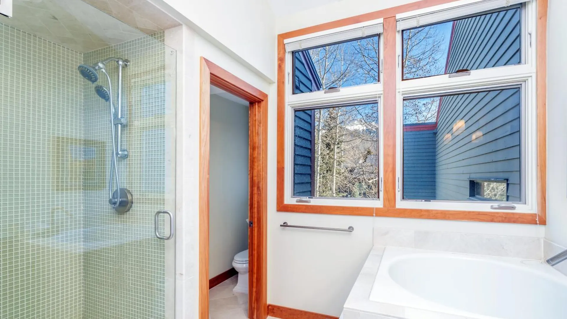 Spacious 3 Bedroom Easy Walk To Grocery Store And Chairlift 7 Holiday home *