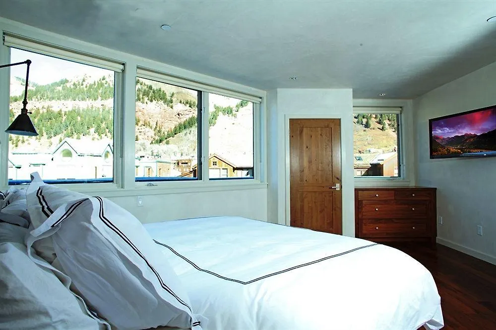 Apartment Ice House And