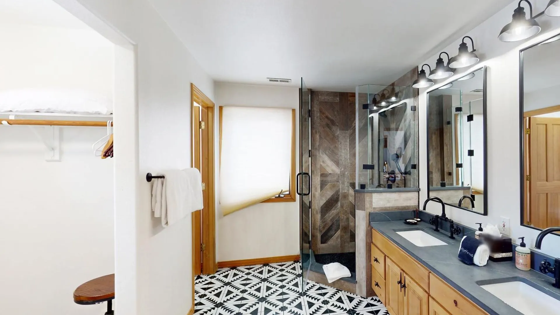 Benchmark 244 - Vista Telluride