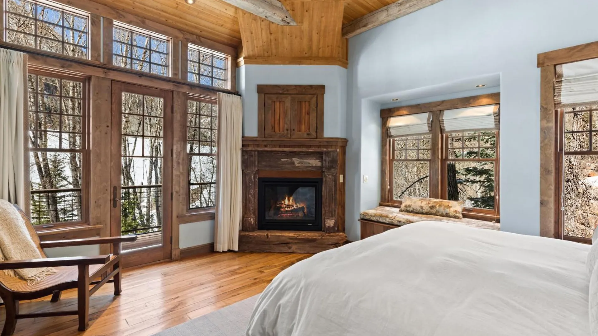 Riverside House With Mountain Views *