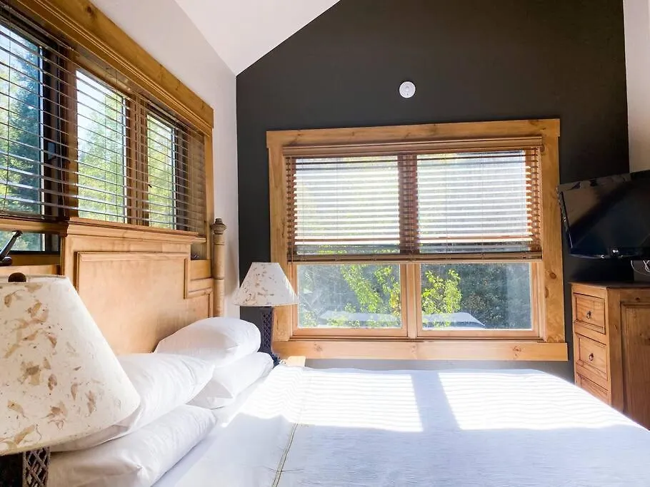 2 Bedroom - Luxury Skiin And Out Holiday home *