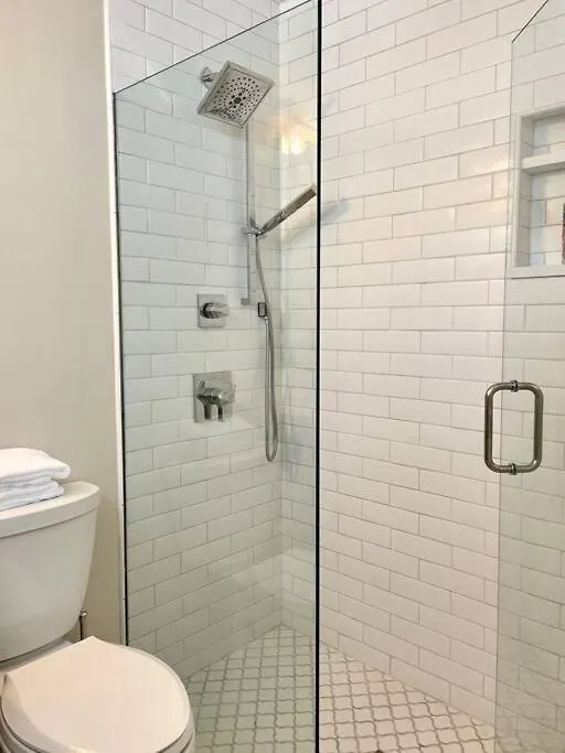 Apartment Beautiful Modern In-town With Kitchenette