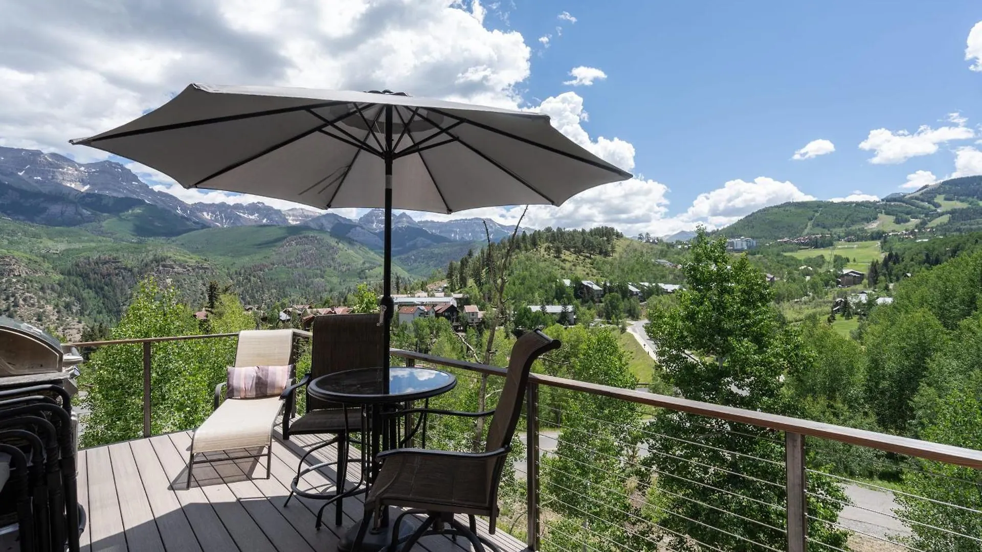 Holiday home 4br With Hot Tub Walk To Chondola
