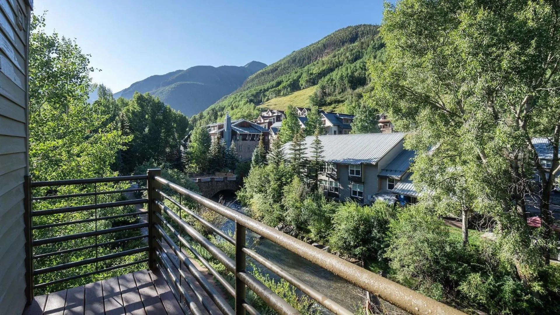 Apartment Cloud Nine, Walk To Gondola, Floor On River & Hot Tub Telluride