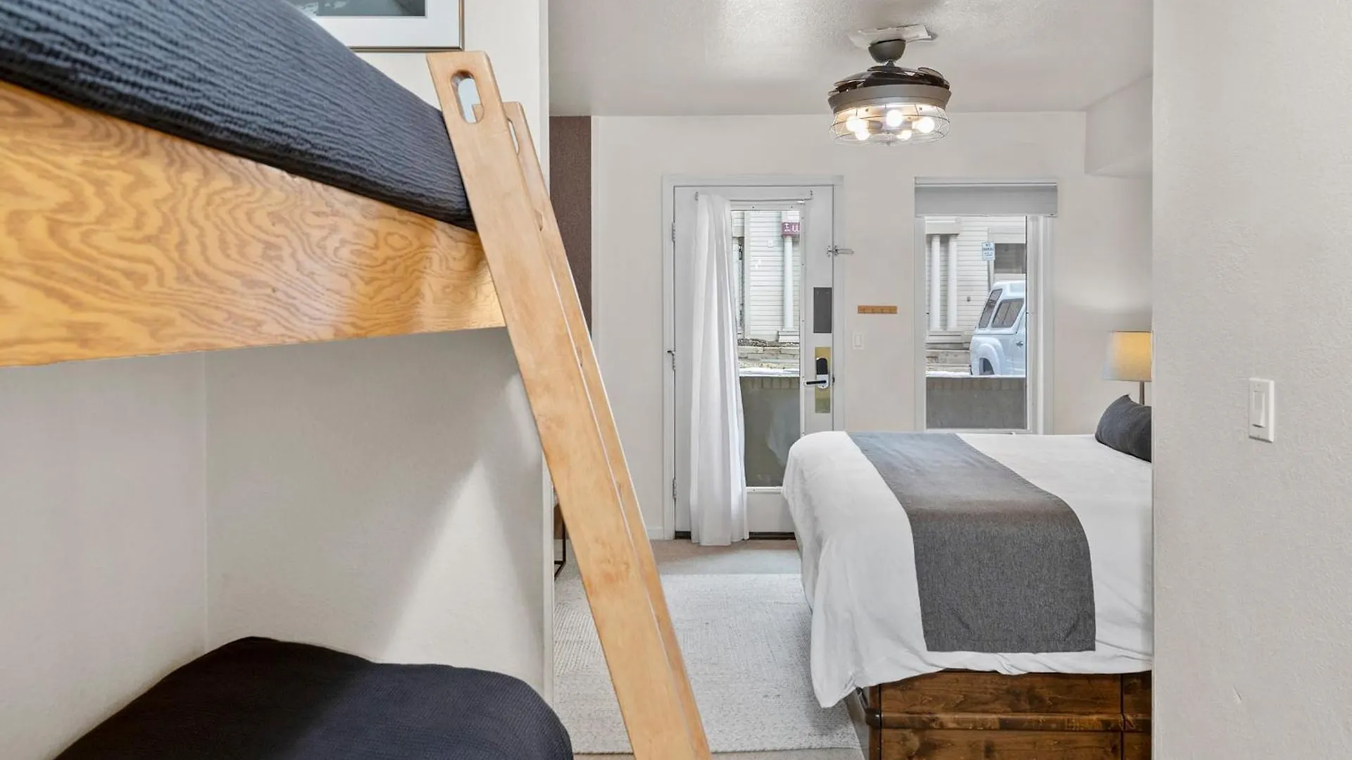 Holiday home Lift 7 And Gondola 1block Saltwaterpoolhottub And Riverview *