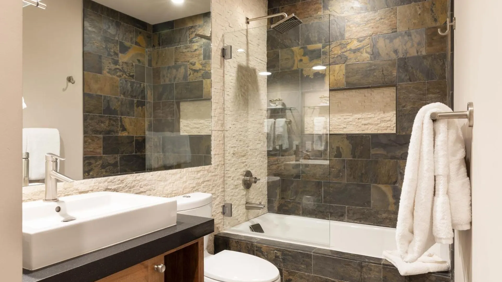 Holiday home Apex By Avantstay Cozy Expansive Mountain Close To The Slopes W Hot Tub