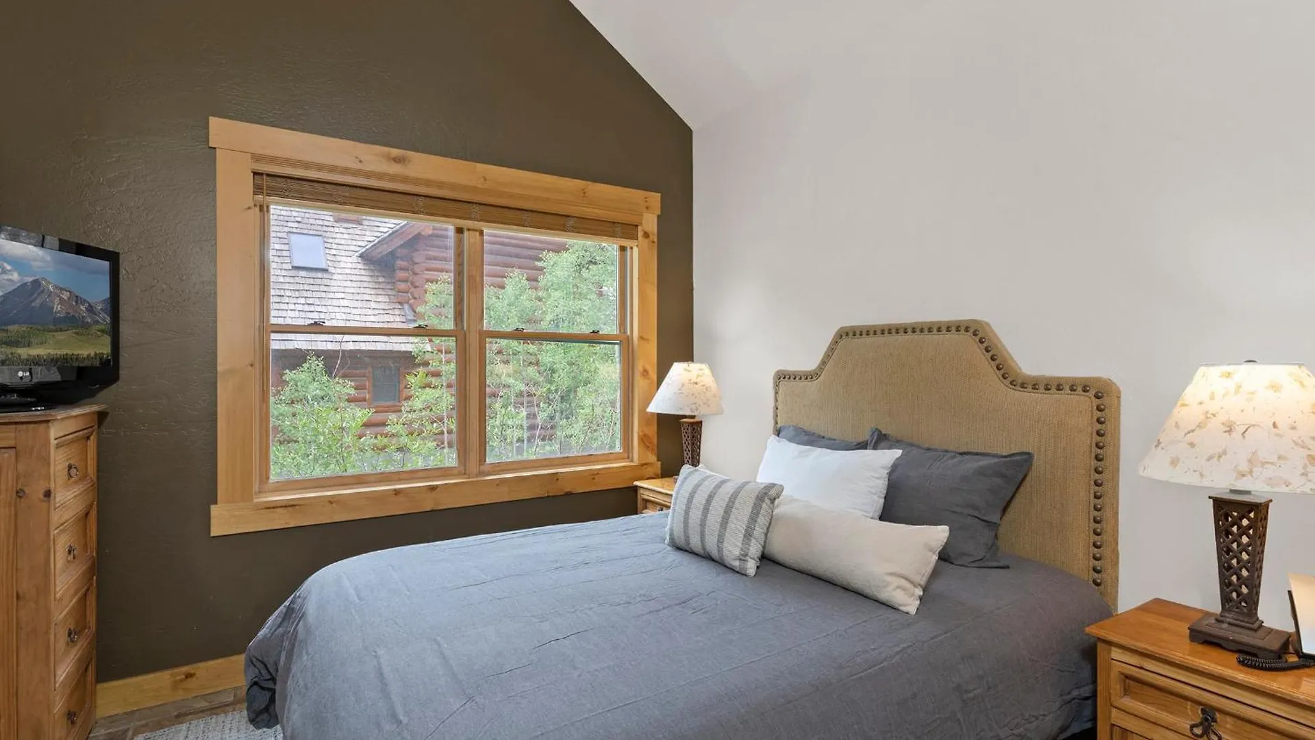 Beautiful Mountain In Out Holiday home