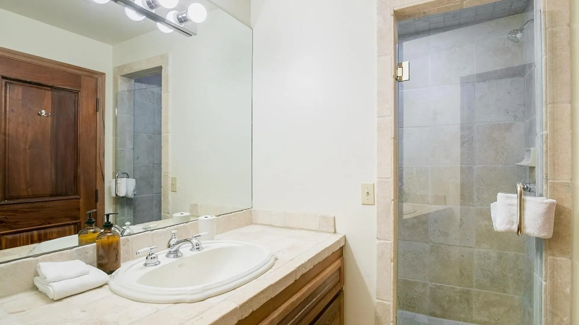 Pacific Street Townhome 514b By Avantstay Cute Townhouse In The Heart Of