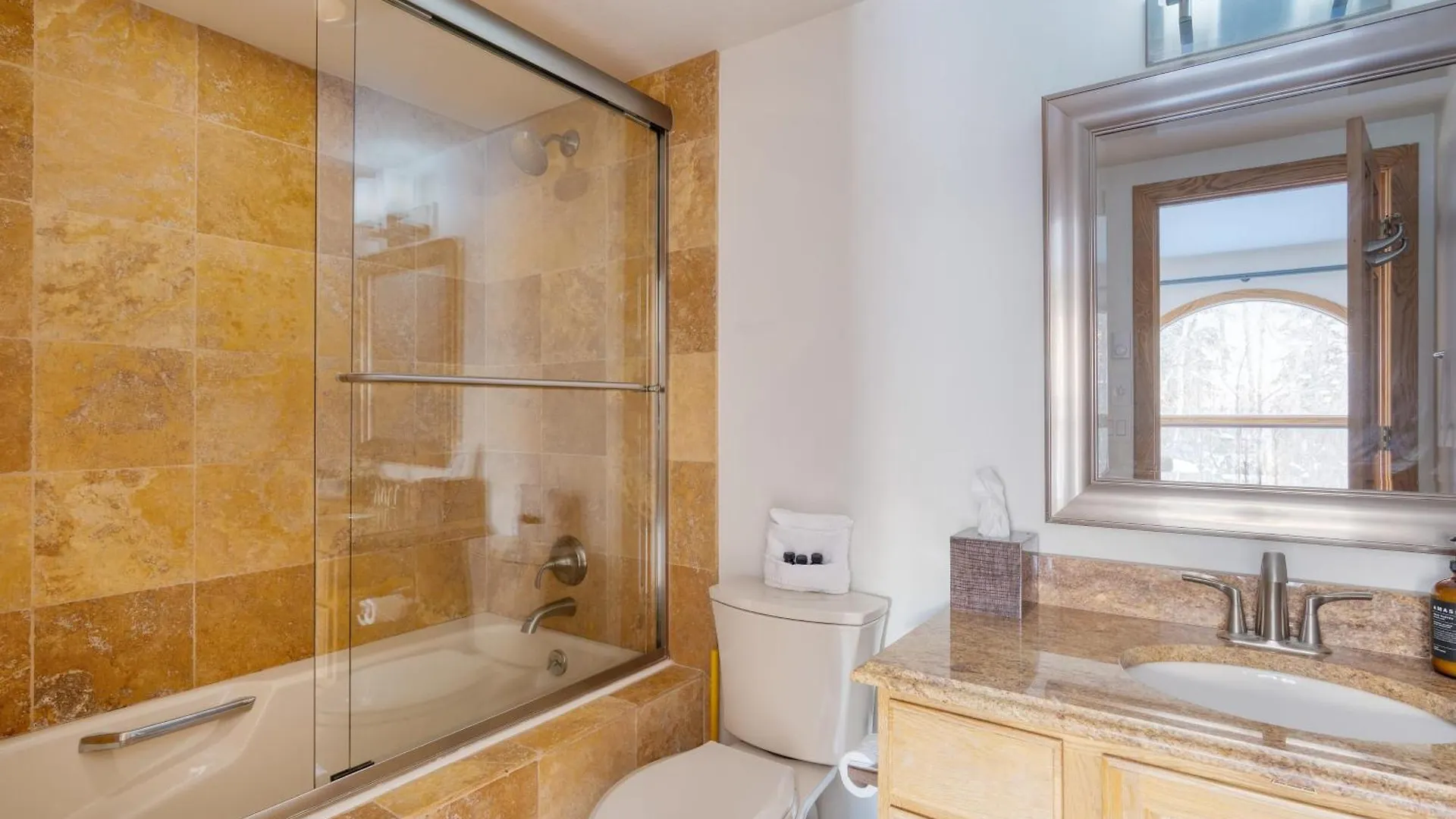 Riverside C102 By Avantstay Close To Downtown Town Park Lift 8 Holiday home *