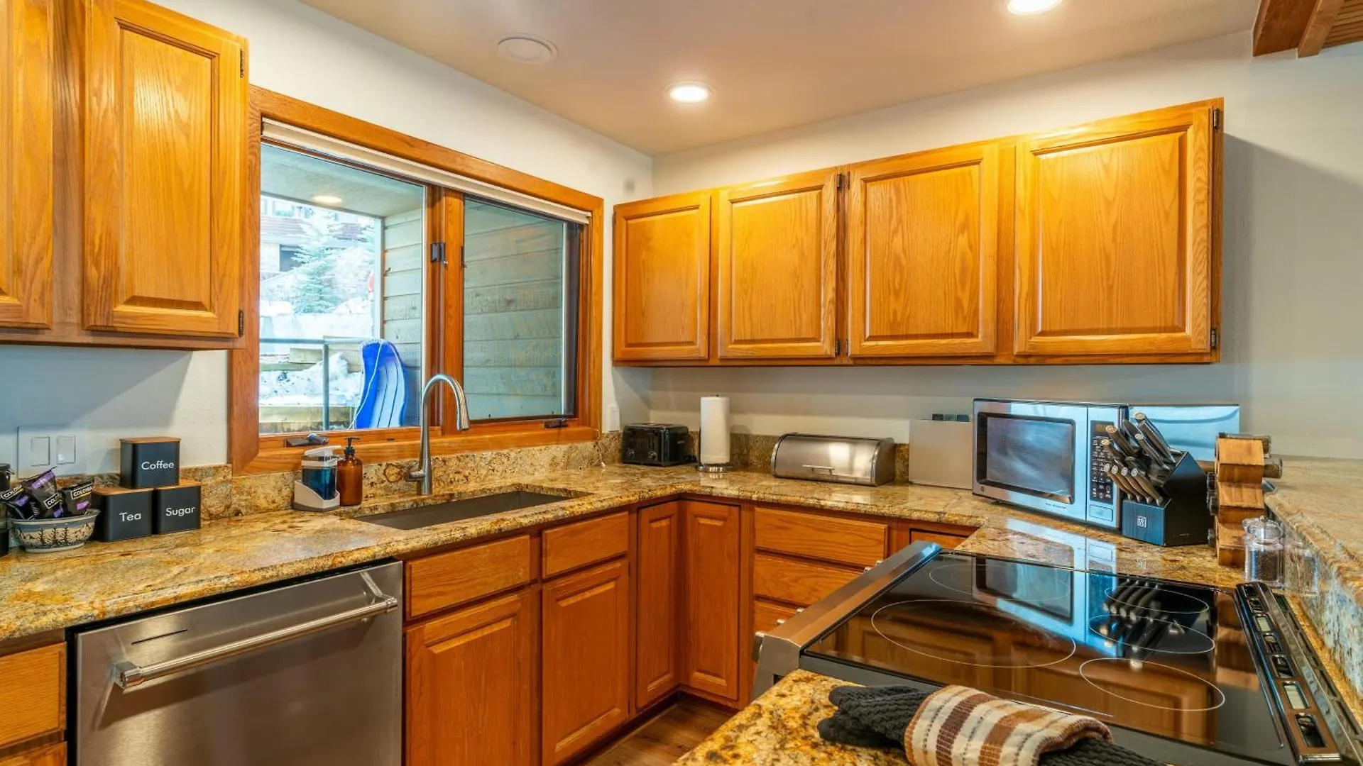Riverside C102 By Avantstay Close To Downtown Town Park Lift 8 Holiday home