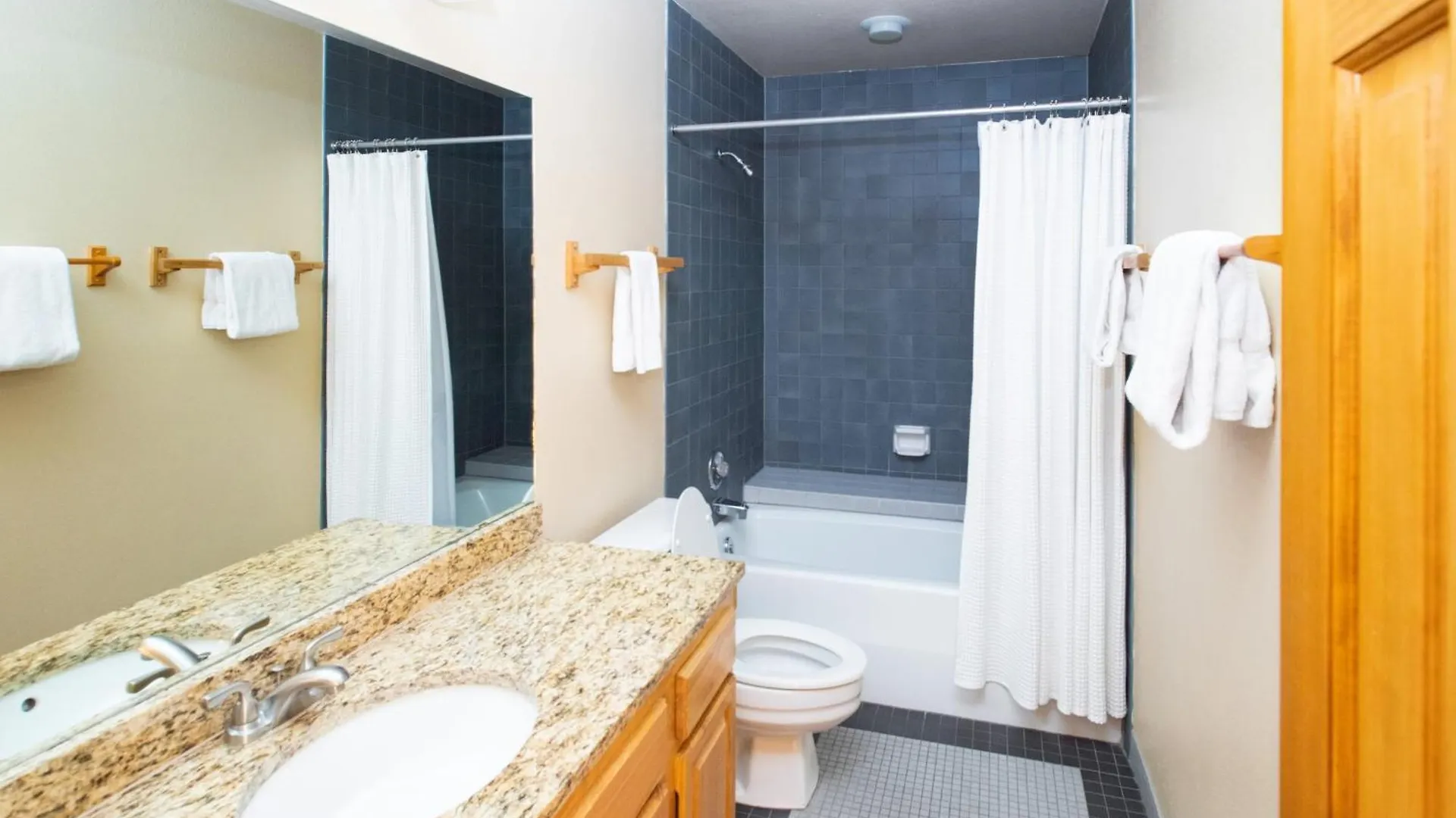 Cimarron 22 By Avantstay Ski-inski-out In Complex W Two Hot Tubs Permit12986