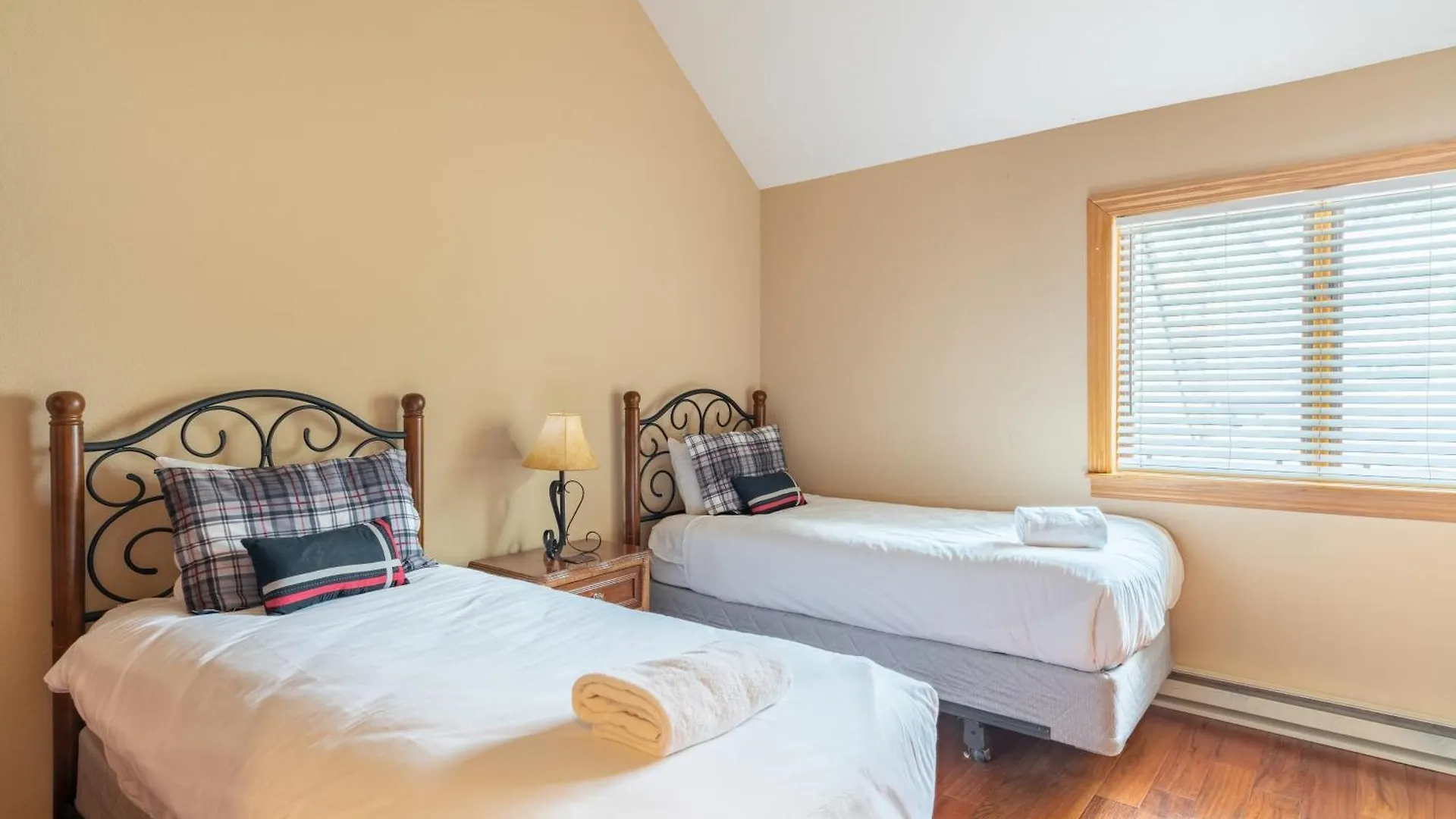 Holiday home Cimarron 35 By Avantstay Ski-inski-out Property In Complex W Two Hot Tubs *