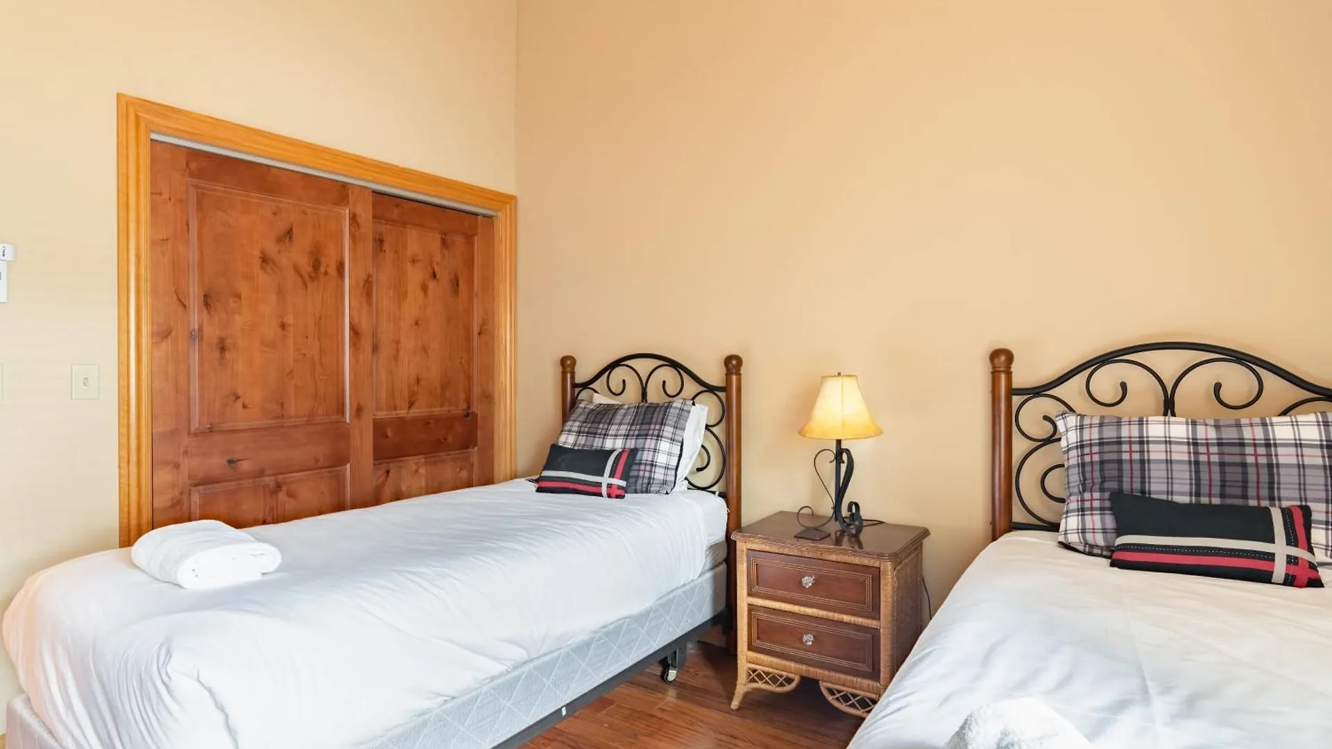 Cimarron 35 By Avantstay Ski-inski-out Property In Complex W Two Hot Tubs * Telluride
